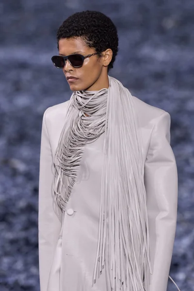 Look 27